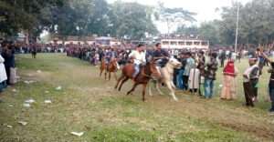 নাগরপুরে ঐতিহ্যবাহী ঘোড়দৌড় প্রতিযোগিতা, হাজারও মানুষের ঢল