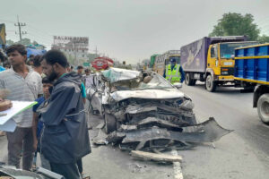 টাঙ্গাইলে কার্ভাড ভ্যানের পিছনে প্রাইভেটকারের ধাক্কা, নিহত ২