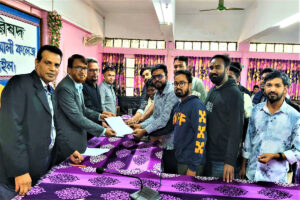 সরকারি এম এম আলী কলেজে ছাত্র সংসদ নির্বাচনের দাবিতে স্মারকলিপি প্রদান